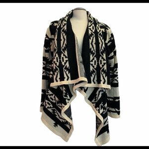 Moon collection black cream sweater size XL